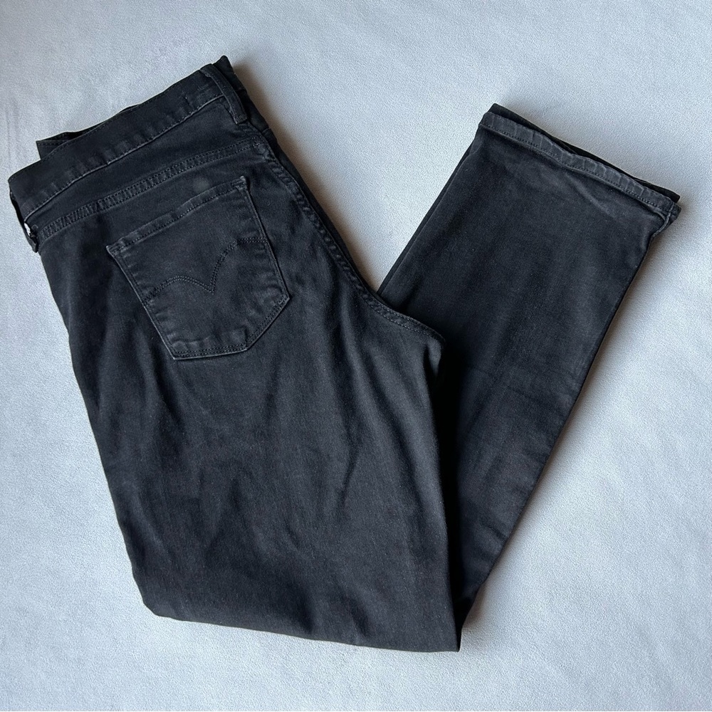 Levi’s ~ 314 Shaping Straight ~ Women’s Size 33 ~ Black